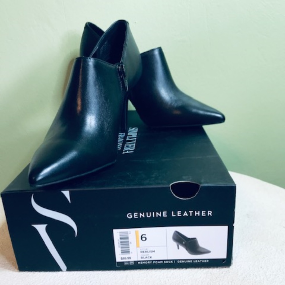 Simply Vera Vera Wang Genuine Leather NWB Boots